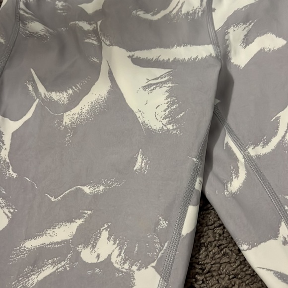 Lululemon leggings size 10 light purple - Picture 2 of 3